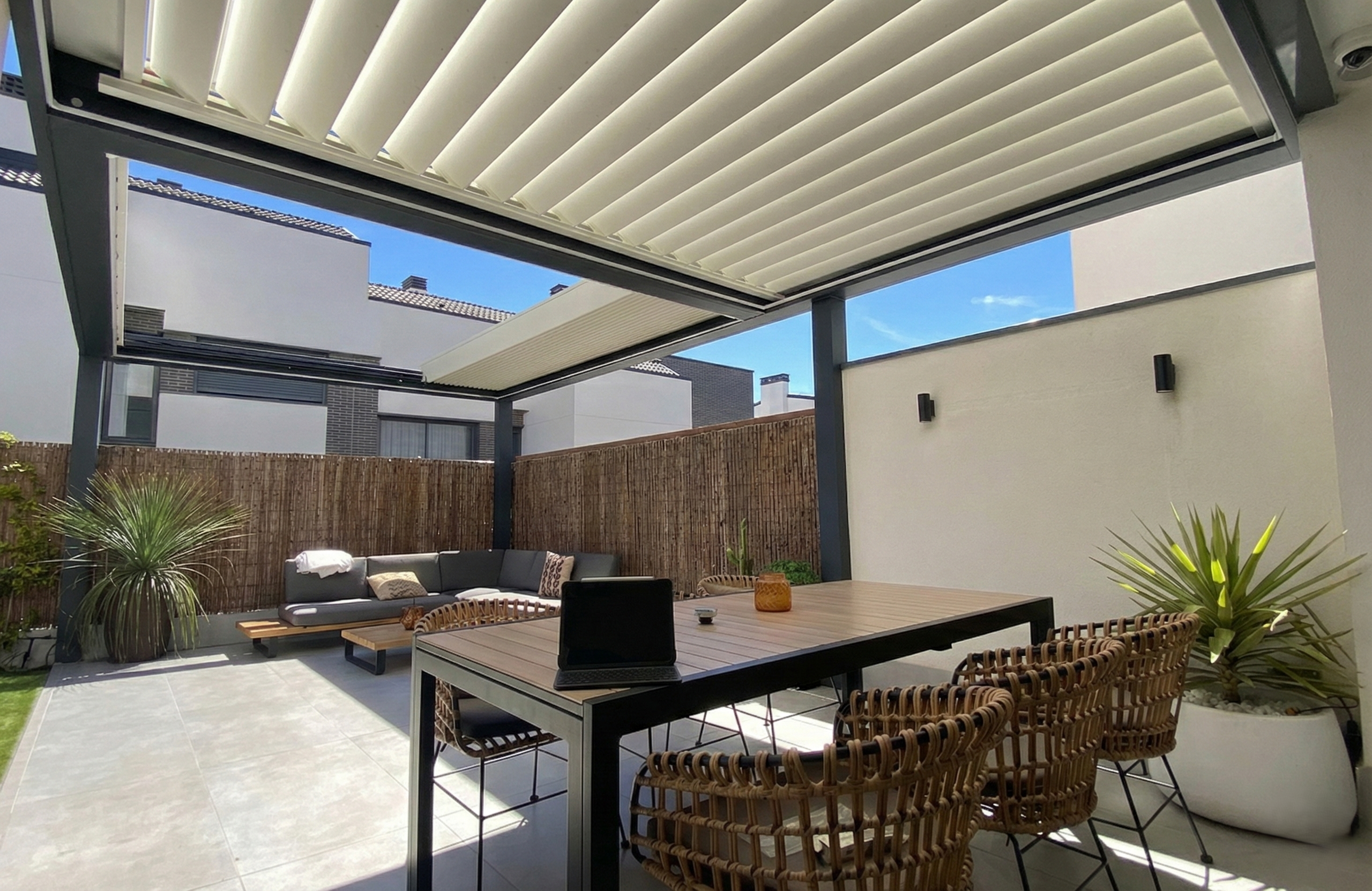 Pérgola Bioclimática instalada en una terraza