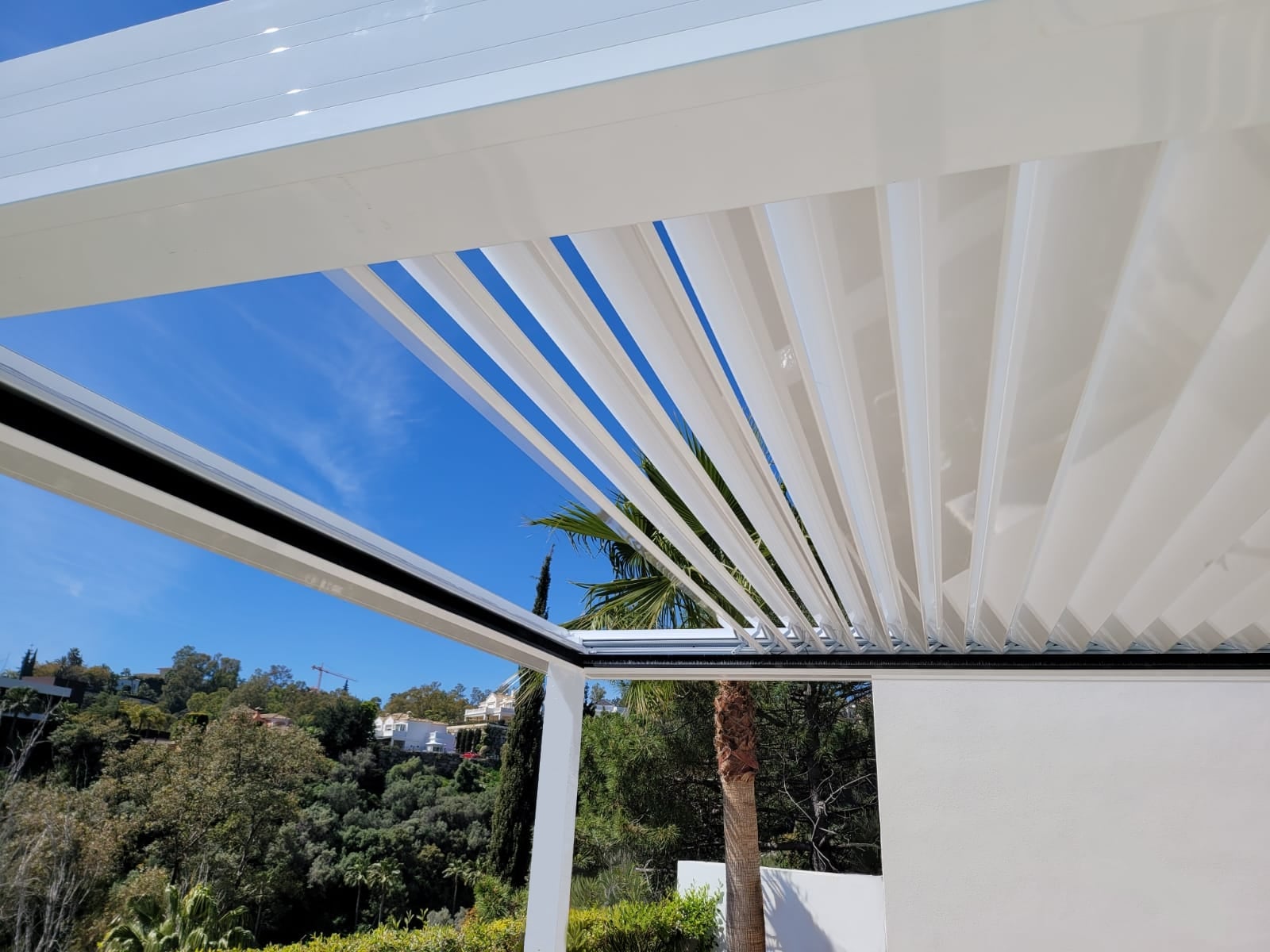 Pérgola Bioclimática Retráctil apertura total